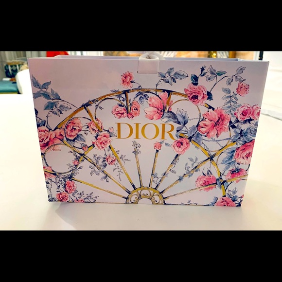 Brand new beautiful authentic Dior shopping bag